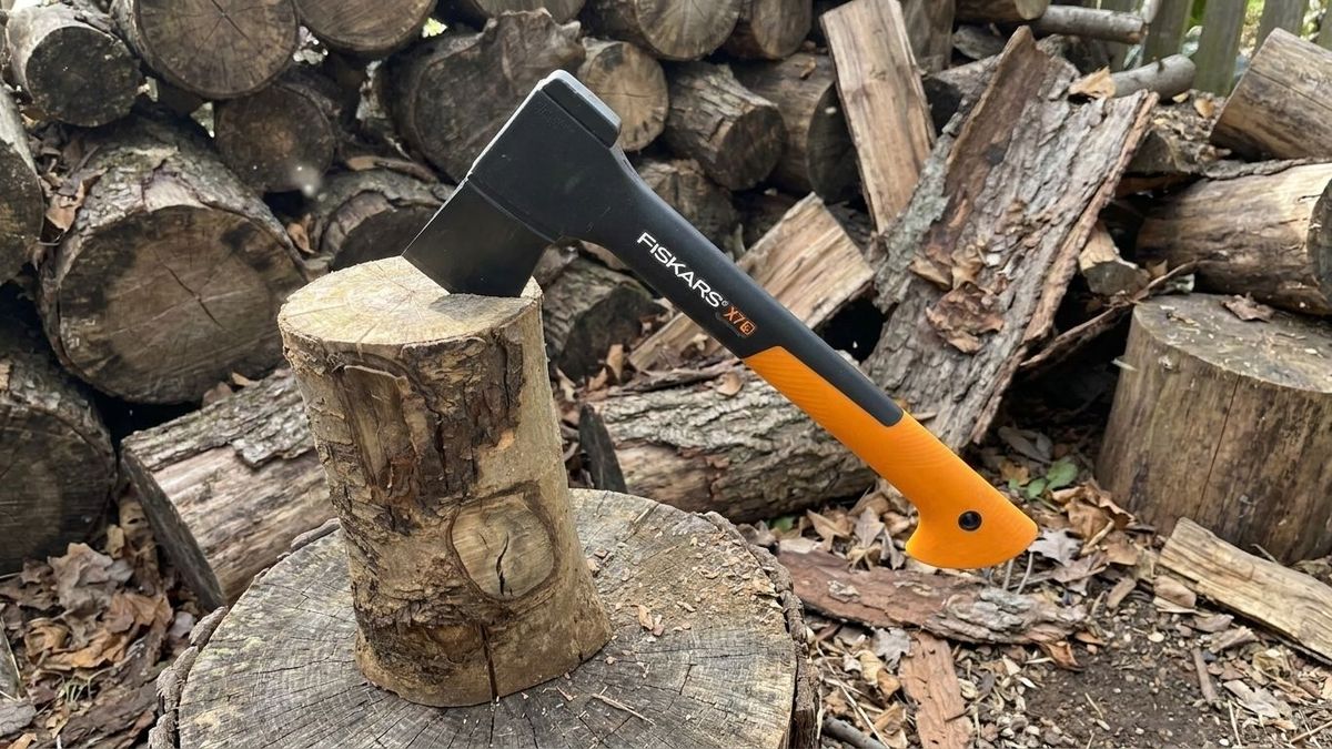 Die besten Äxte für Brennholz und Camping - © dadslife.de