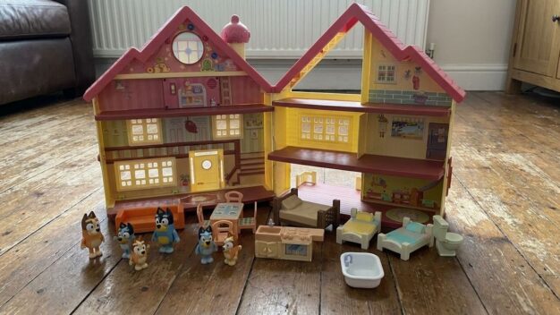 Das beste Bluey Spielzeug: Spielhäuser, Figuren und Spiele - © dadslife.de