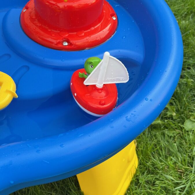Die besten Wasserspieltische – © Christian Eberle-Abasolo / dadslife.at