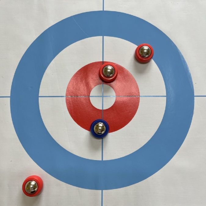 Tisch-Curling – © Christian Eberle-Abasolo / Dad’s Life